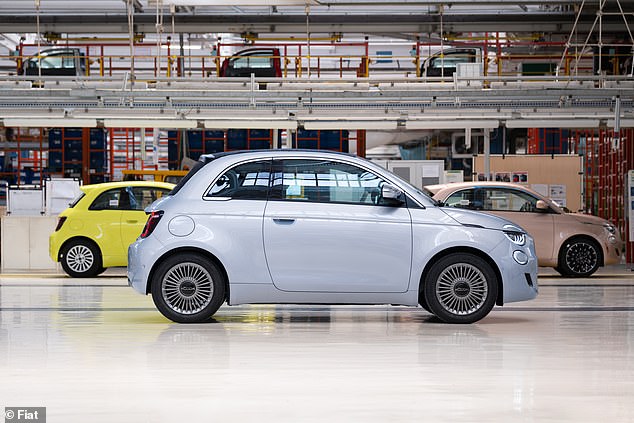 The same 1.0-litre mild-hybrid petrol engine from the previous-generation 500 will now be fitted to the new 500e, which was intended to be electric-only when it was launched in 2020 and went on sale in Britain a year later.