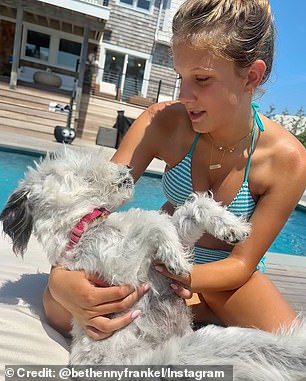 Her 14-year-old daughter, Bryn, could also be seen joining her mom for the relaxing summer day and cuddling up to an adorable puppy.