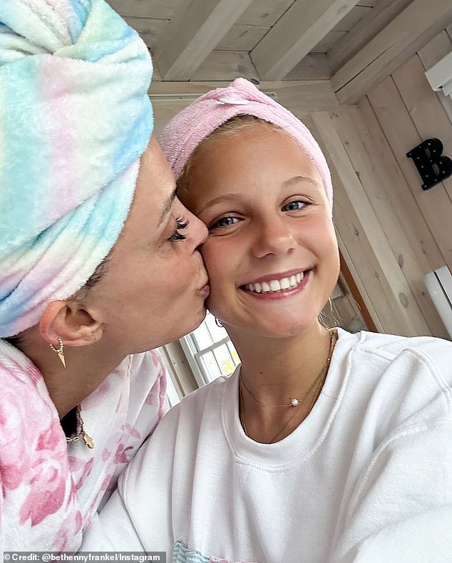 Finally, the reality star included a photo in her Instagram carousel in which she gave her daughter a kiss on the cheek, who flashed a cheerful smile at the camera.