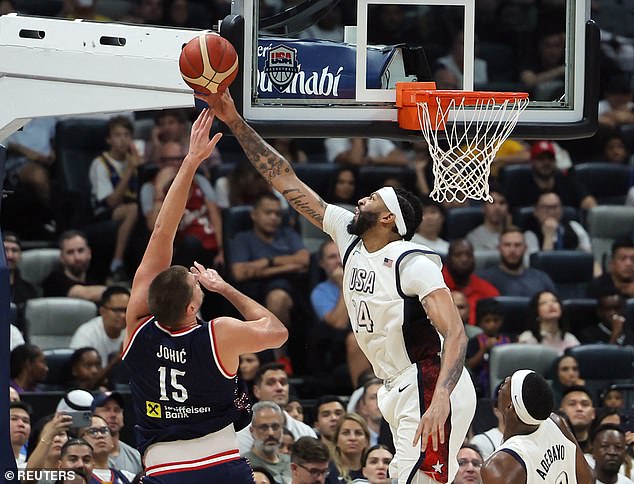 Anthony Davis blocked Nikola Jokic, who had problems in Abu Dhabi, in the first half