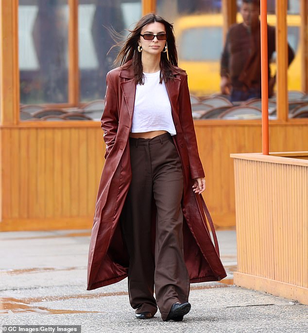 Elegant: Emily Ratajkowski in a Nour Hammour coat