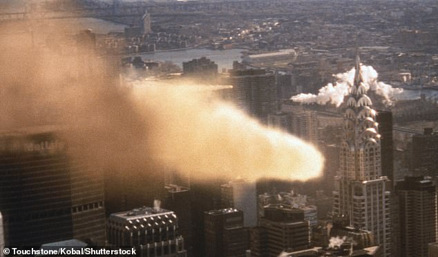 1721267316 570 The moment a flaming meteorite blazes over New York City