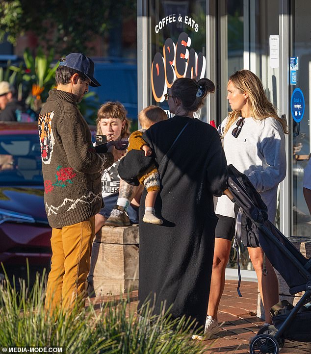 The Australian actress revealed her unlikely friendship with Entourage star Adrian Grenier as they enjoyed a chat in the coastal city.