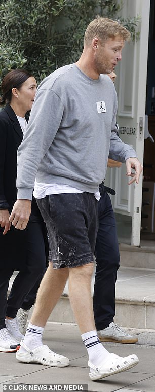 Keeping things casual, Freddie opted for a grey Nike sweatshirt and black cargo shorts.