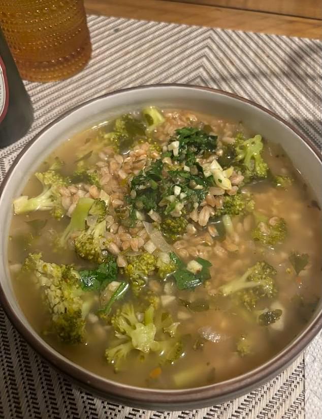 The last (and best) meal of my experiment: Broccoli and farro soup with capers and parsley