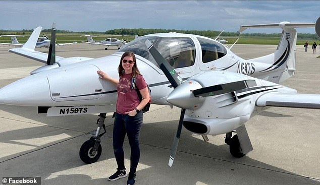 It had just finished releasing the parachutists and was apparently heading back to land when it crashed on the Niagara Scenic Parkway.