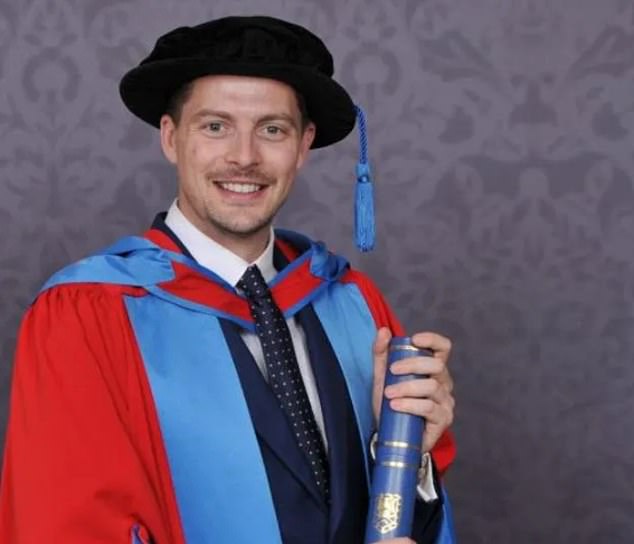 Former Love Island doctor Alex George shared the news this week that he has also been awarded an honorary degree from the University of Exeter for his campaigning to improve mental health support for young people.