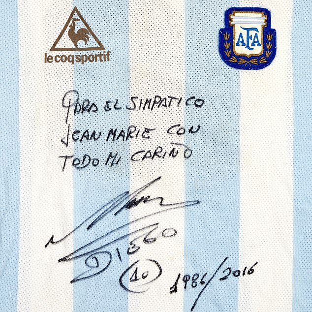 Maradona had exchanged shirts with Belgian goalkeeper Jean-Marie Pfaff, signing the shirt: 