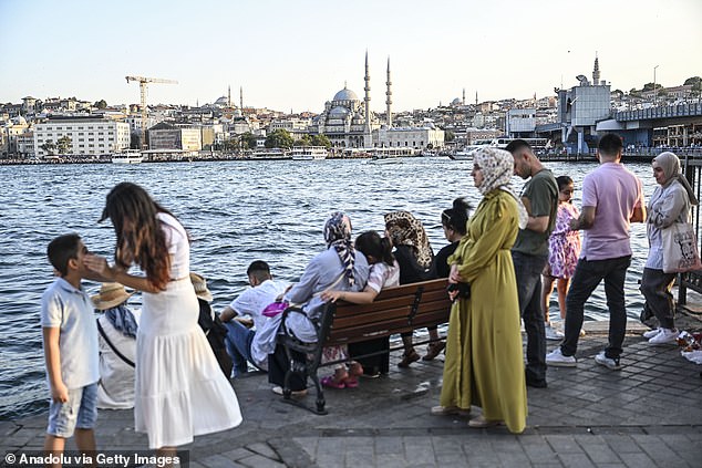 Türkiye: People try to cool off by the water amid high temperatures in Istanbul