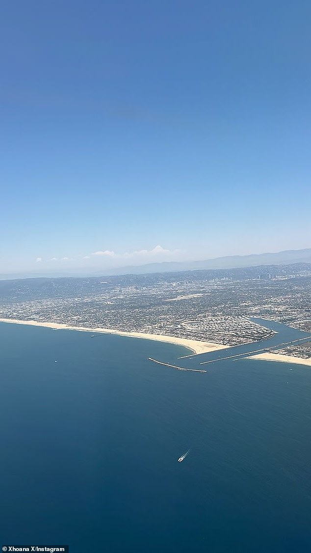 The Girlgun singer then gave her 314,000 social media followers her view of the sea from the plane via Instastory.