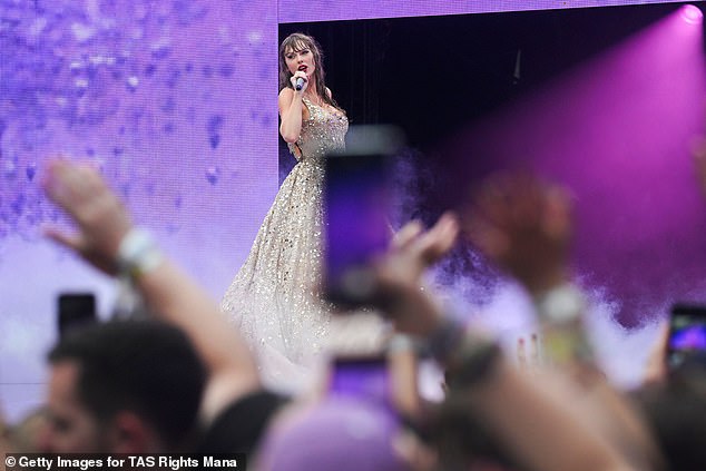 She will then move on to Munich, where she will perform concerts at the Olympiastadion on 27 and 28 July (she has been seen performing Enchanted, from the Speak Now era).