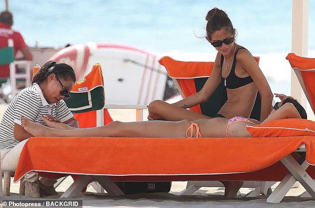 While spending time on the beach, she even got a massage and looked very relaxed on her sun lounger.