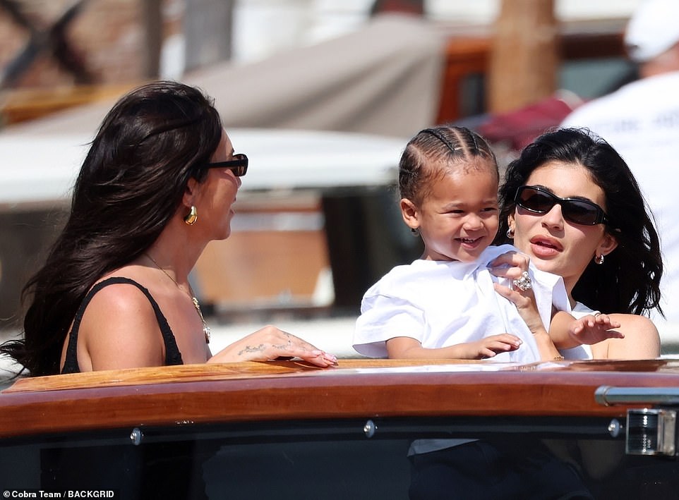 Stassie sat next to her dear friend while Aire rested on her mother's lap.