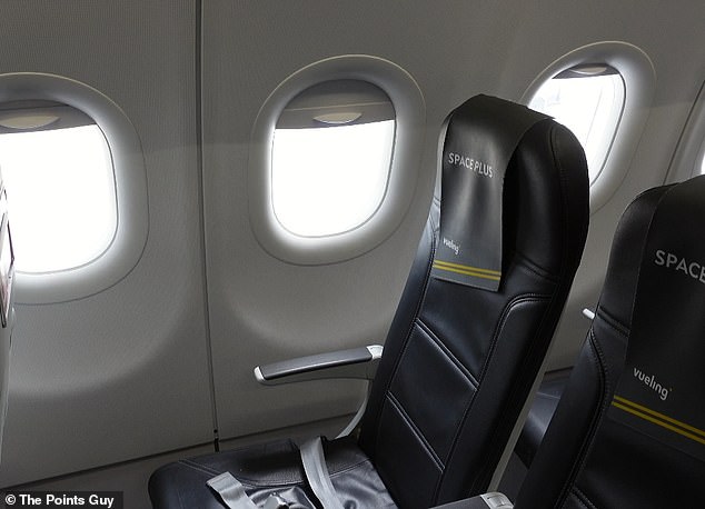 Nicky paid £46 ($59.56) to race a Vueling Airbus A321neo from London Gatwick to Paris-Orly Airport.