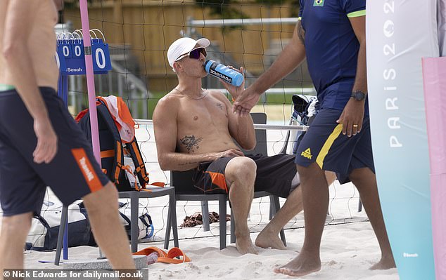 Van de Velde taking a break to drink some electrolytes in the 25-degree midday heat at the volleyball training session.