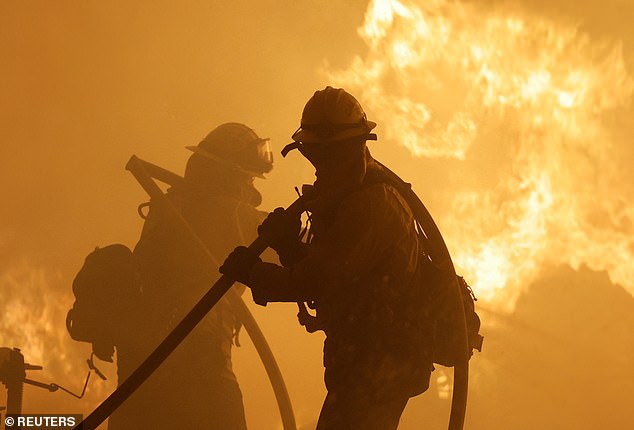 More than 1,100 firefighters are now battling the blaze at the park, up from 200 who were on the front lines at dawn.