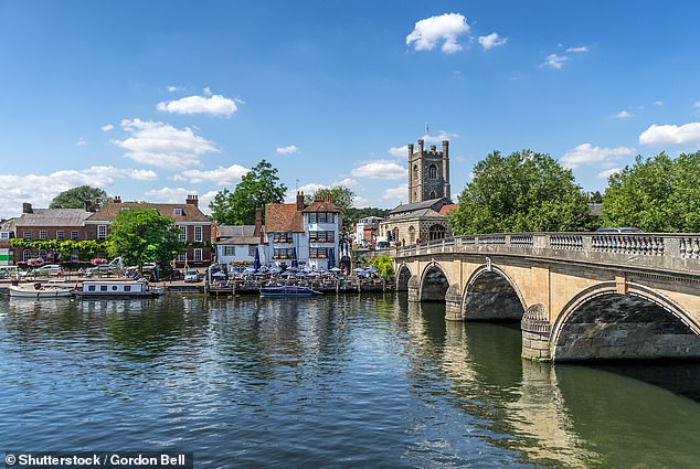 Ed rowed past Oxford, Reading, Henley, Windsor, Shepperton and Kingston on his journey. The picture above shows the Thames flowing through Henley-on-Thames