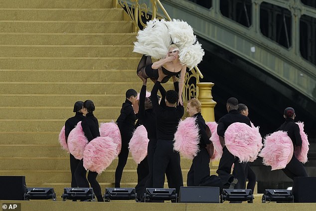 The star channeled old Hollywood glamour as she was lifted into the air and blew a kiss to the cameras.