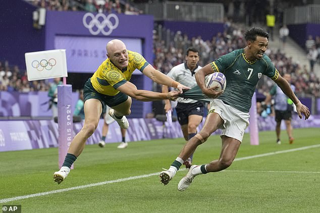 Australian star James Turner was unable to make this tackle against the Blitzboks' Tristan Leyds