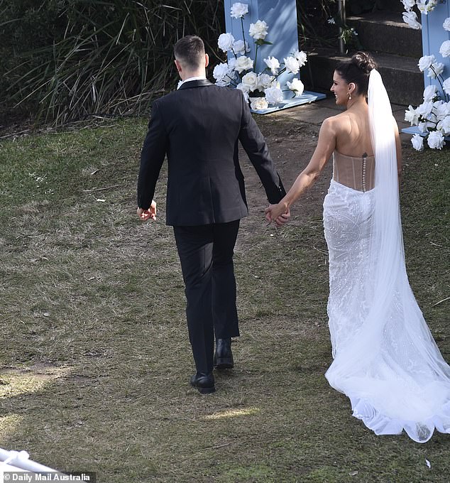 Despite the highly unlikely start, the newlyweds walked away hand in hand after exchanging vows, which seemed to be a pleasant surprise for the couple.