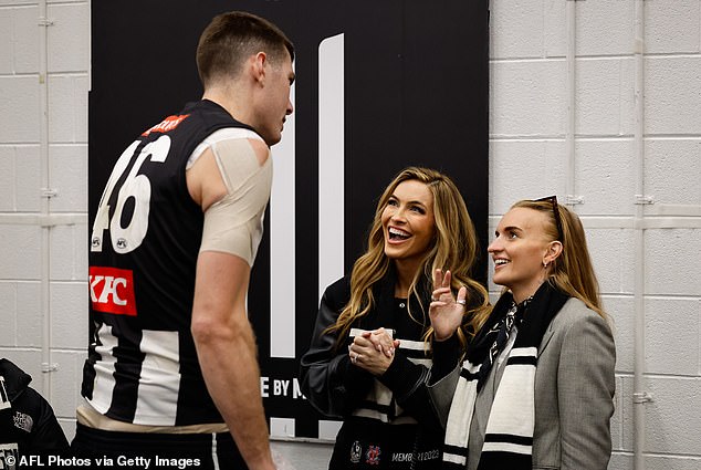 The blonde beauty accessorized her look with a striking black and white Prada bag that matched her Collingwood scarf.