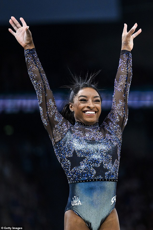 But she was greeted with a standing ovation from the crowd before producing a near-perfect return, scoring a total of 59.566 to top the overall standings with three subdivisions still to be contested.