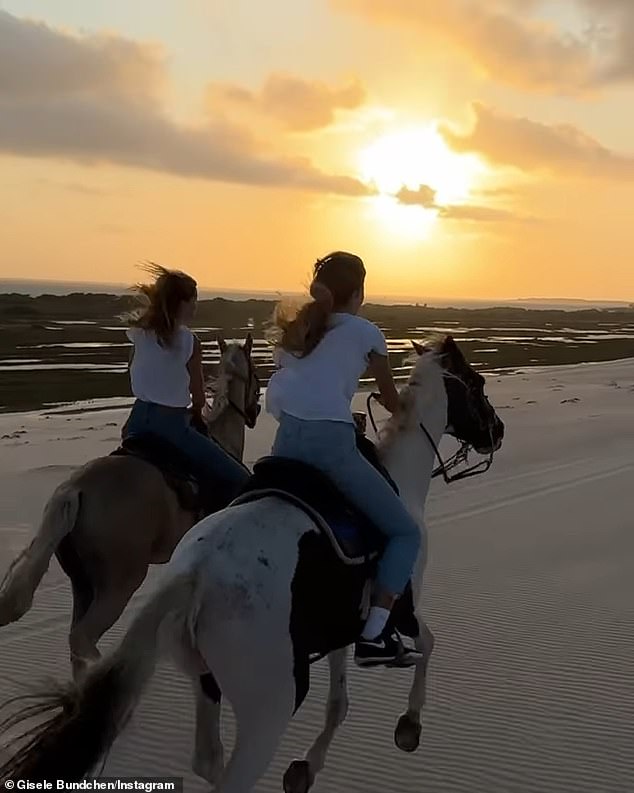 Gisele and little Vivian also enjoyed horseback riding in Lençóis Maranhenses