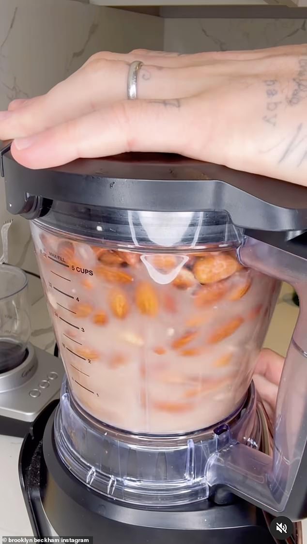 First she blended the soaked almonds in a blender.