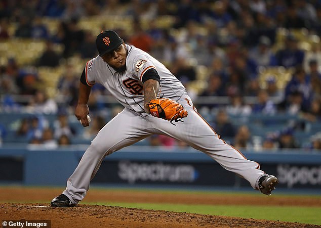 Moronta pitches during a game against the Los Angeles Dodgers at Dodger Stadium in 2018