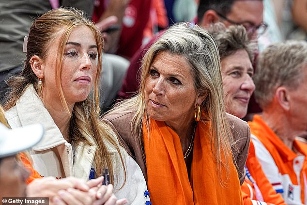 Queen Máxima appears to glance at Princess Alexia during today's match