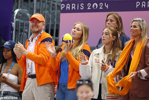 Amalia, heir to the Dutch throne, opted for a pair of dark denim jeans, a mandarin jacket and a blue top.