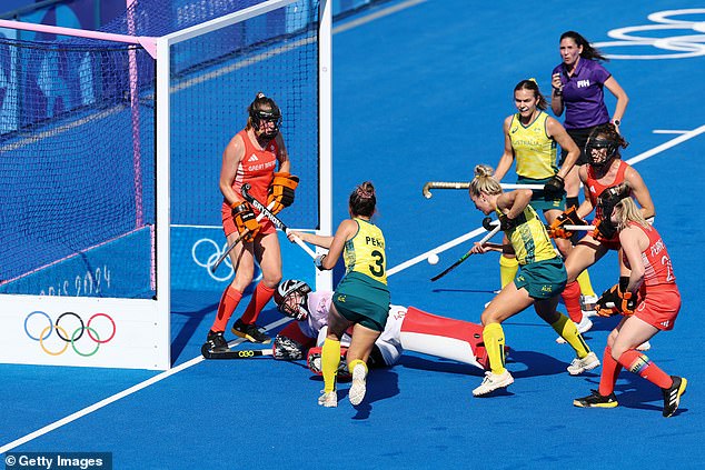 The Hockeyroos dominated the second quarter to take an unassailable lead.