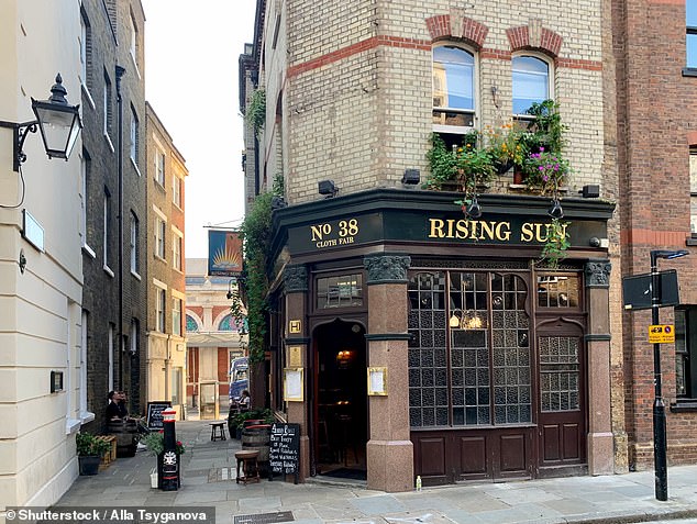 1722359596 802 I toured five of Londons most haunted pubs Heres what