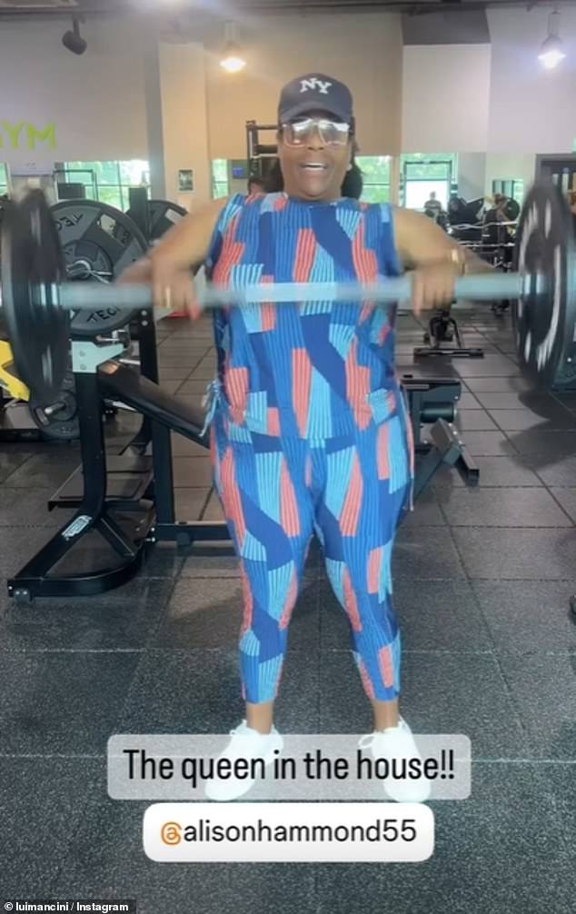 Alison appeared in great spirits for her workout, donning orange sunglasses and a New York snapback cap.