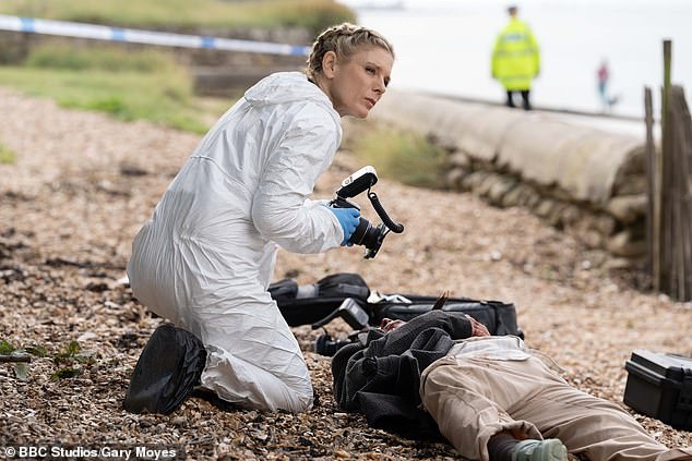 In another episode they were sent to the set of Silent Witness, where the famous Emilia Fox appears.