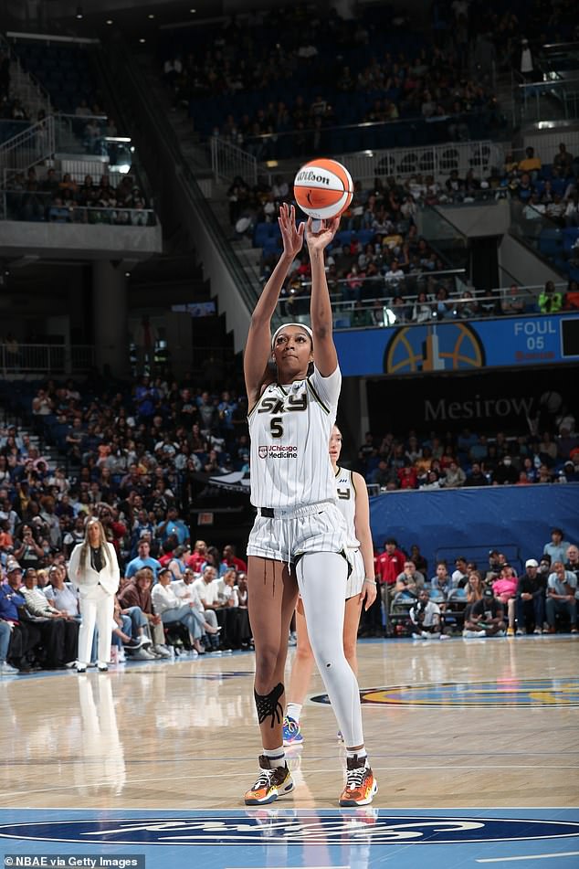 Reese became the first player in WNBA history to record 10 consecutive double-doubles.