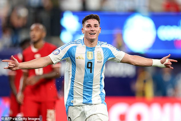 Julian Alvarez scored Argentina's first goal after receiving a pass from Rodrigo de Paul