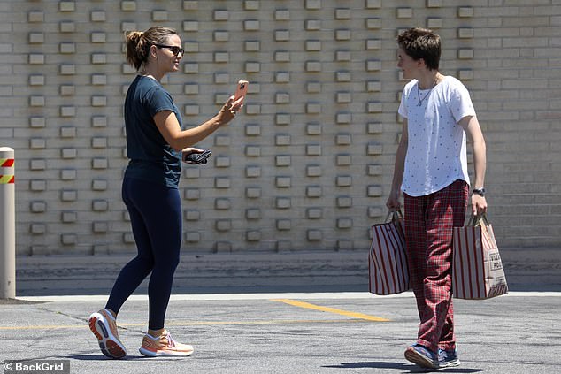 The actress kept it casual in a dark navy short-sleeved shirt and a pair of tight blue leggings.