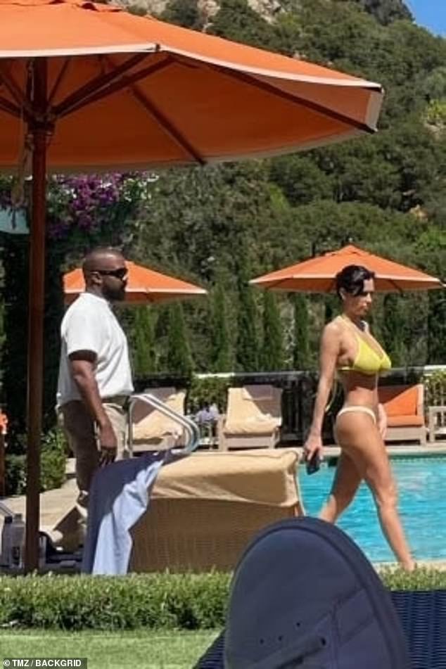 The 47-year-old rapper and his wife were spotted hanging out at the pool area of ​​the San Ysidro Ranch in Montecito. She wore a tiny yellow bikini with beige bottoms, while he covered up completely.