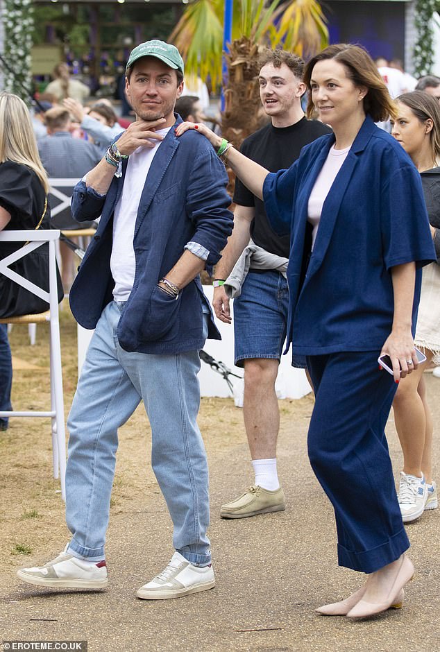 Edoardo Mapelli Mozzi cut a casual figure yesterday in a white t-shirt, jeans, navy blue blazer and green cap.