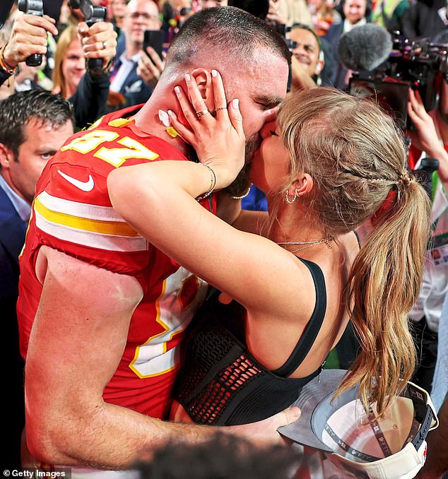 Taylormania has also reached new heights thanks to her highly publicized relationship with 34-year-old NFL player Travis Kelce.