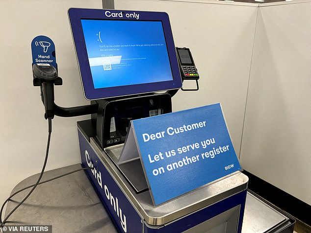 'Blue screen of death' seen at Brisbane supermarket after blackout