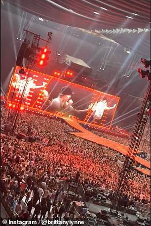 The mother of two also took a snap of Swift performing at the Johan Cruyff Arena.