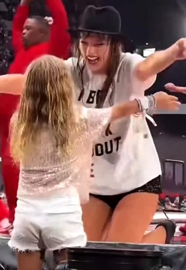 Taylor then gave the girl a high five and the fan walked over to give her another hug, which she happily accepted as she continued singing 22's lyrics.