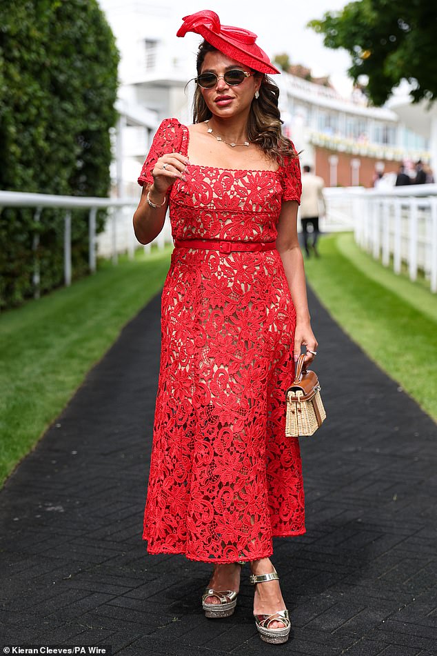 The Lady in Red! Bright colors were popular with race-goers.