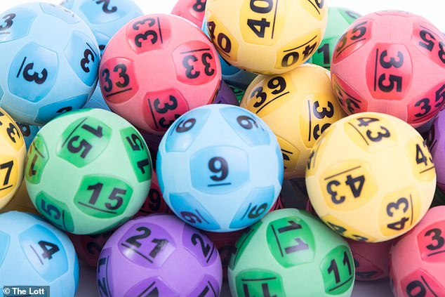 The winner of the first lottery division promised to give his wife a gift 