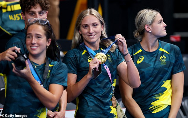 Perkins, who swam in the 200m freestyle relay but withdrew from the final, was later seen wearing the medal she had been awarded.