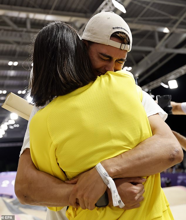 There were emotional scenes when the Sakakibara brothers hugged each other after the race.