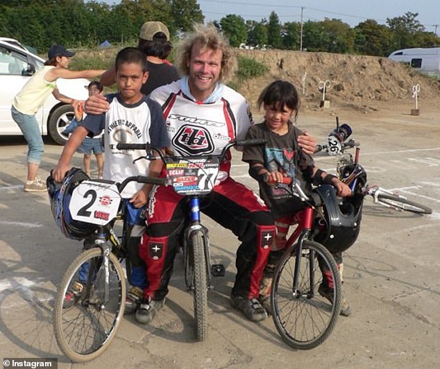 Kai and Saya Sakakibara as kids with Dutch motocross legend Robert de Wilde