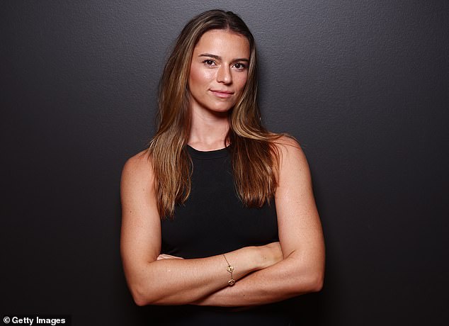 Women's featherweight world champion Skye Nicolson has defended the female boxers at the centre of the Olympic gender row